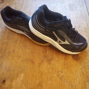 Mizuno Women's Black and White Running Sneakers